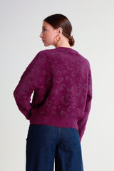 Soft knit top with shiny patterned workmanship