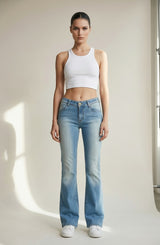 Jeans Donna Flare Fit Denim Chiaro – Vita Media, Gamba Svasata Anni ‘70