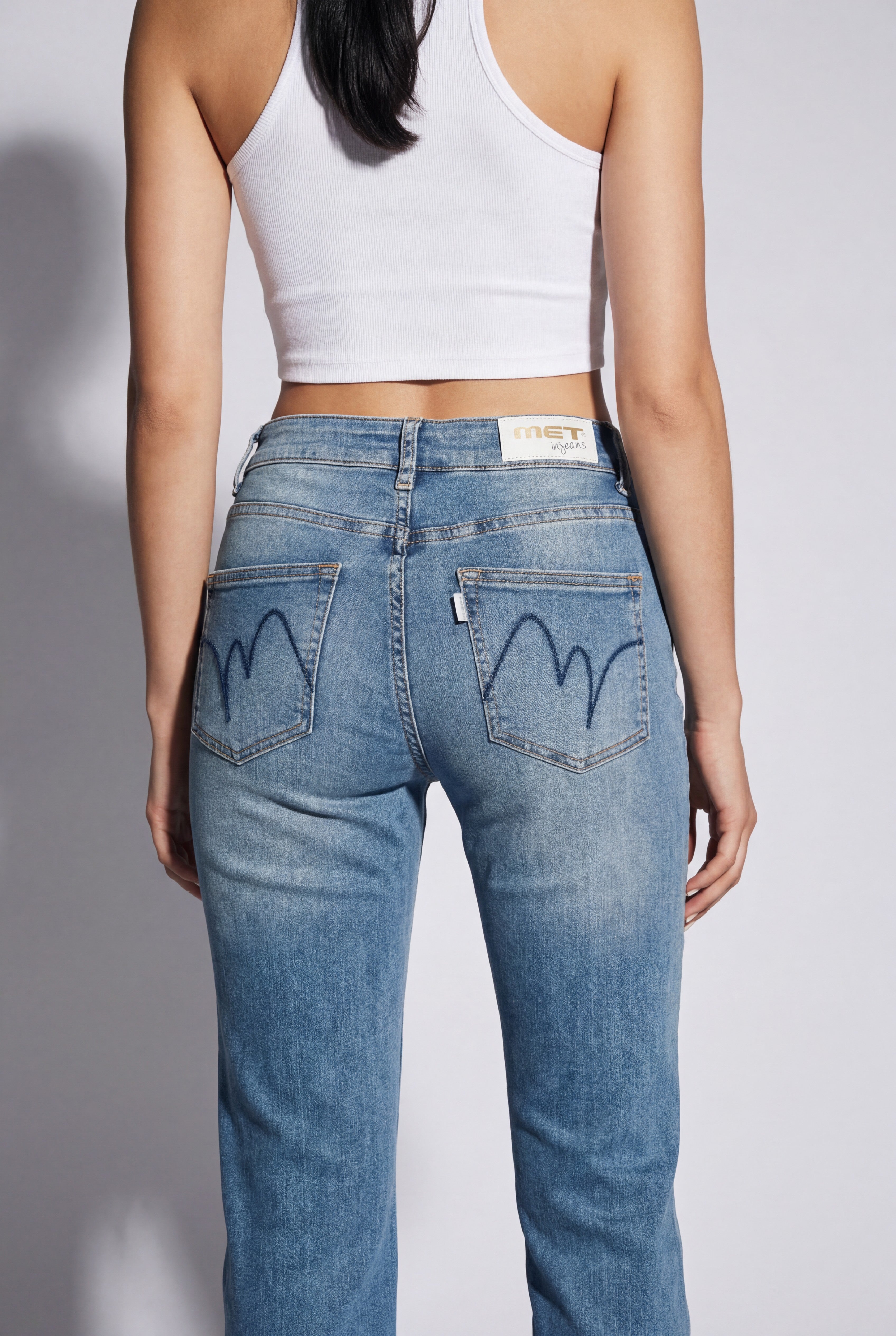 Jeans Donna Straight Fit Denim Medio con Dettagli Used – Vita Media, Stile Casual Moderno
