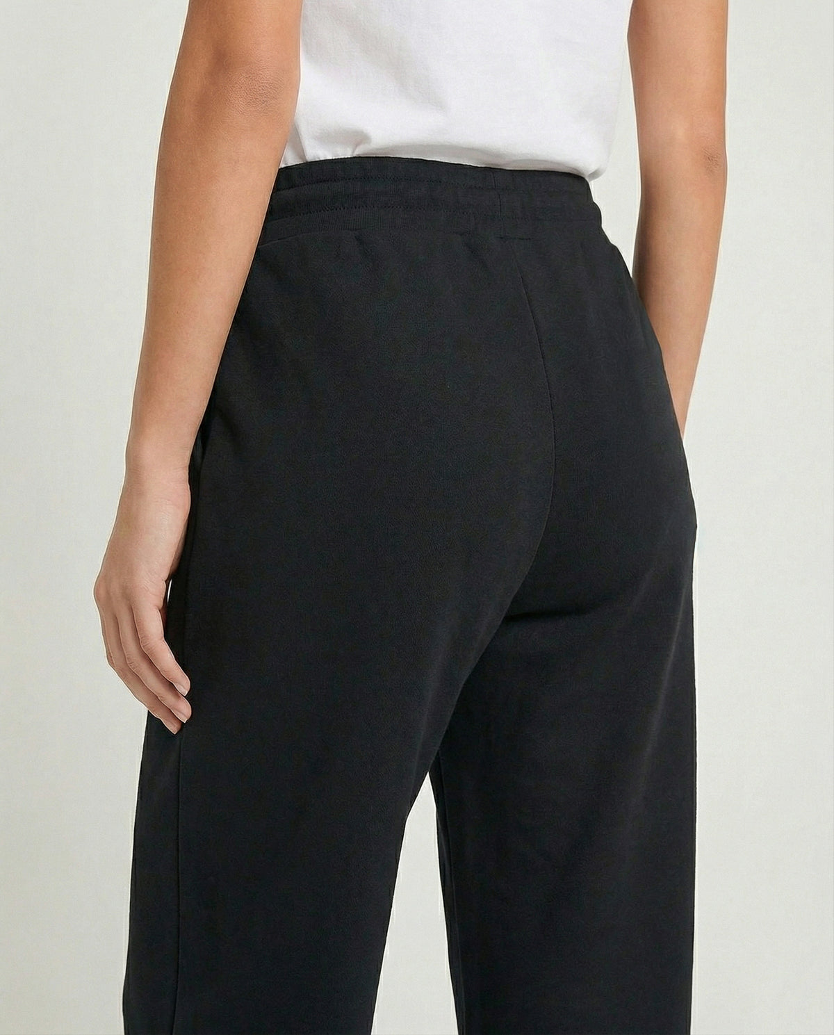 Pantaloni jogging a gamba dritta