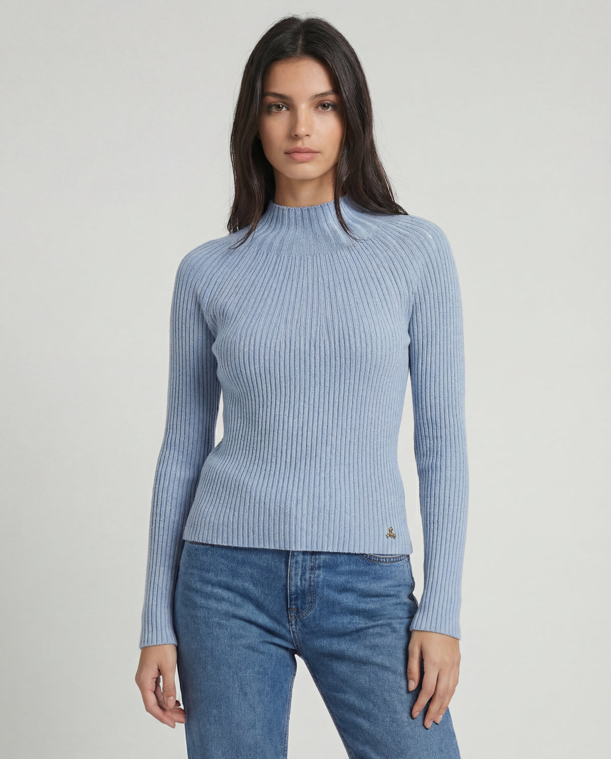 Maglia a costine con collo lupetto
