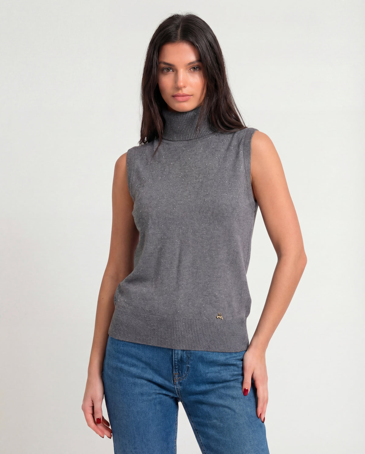 Top smanicato con collo alto in filato lurex