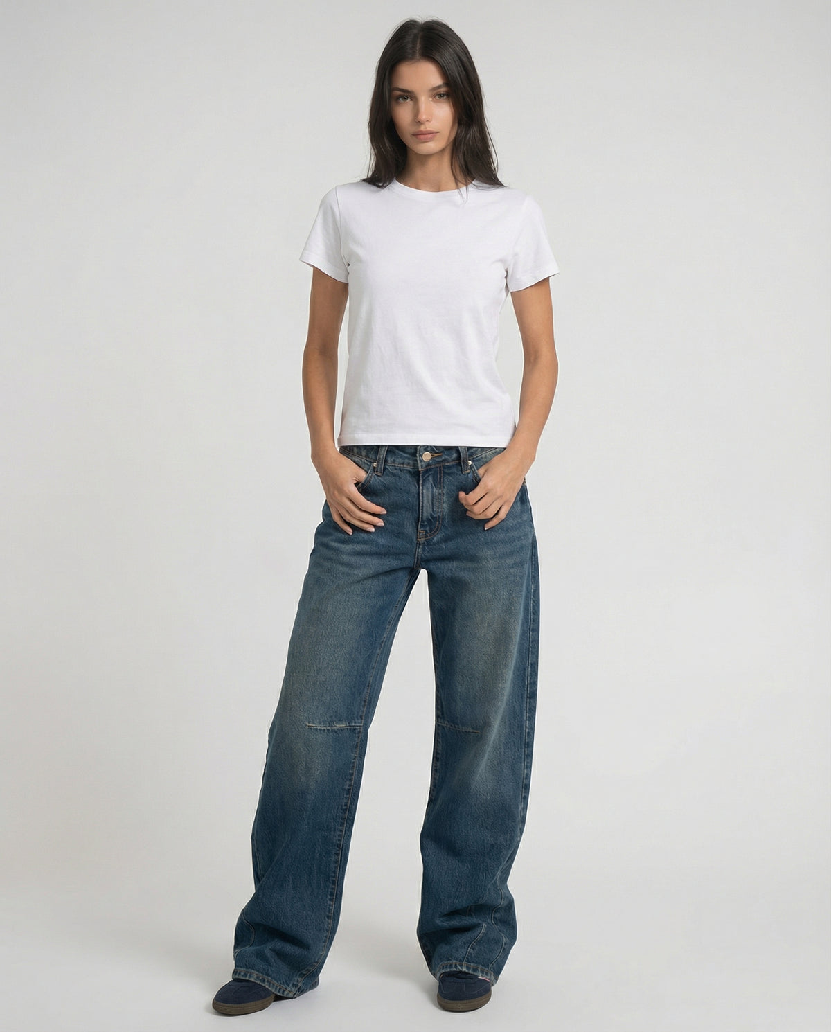 Jeans wide leg in denim con cuciture sagomate