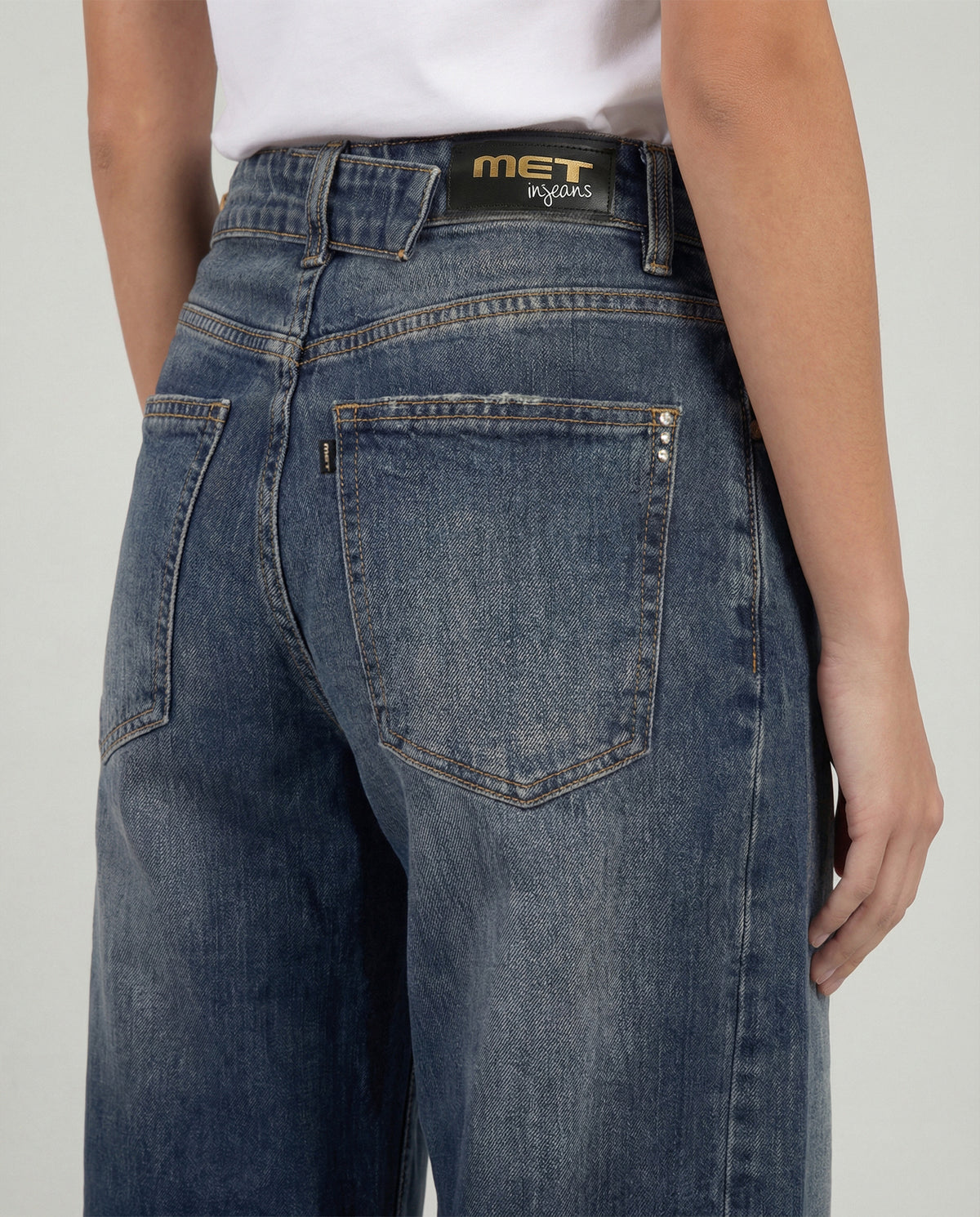 Jeans wide leg con cuciture frontali