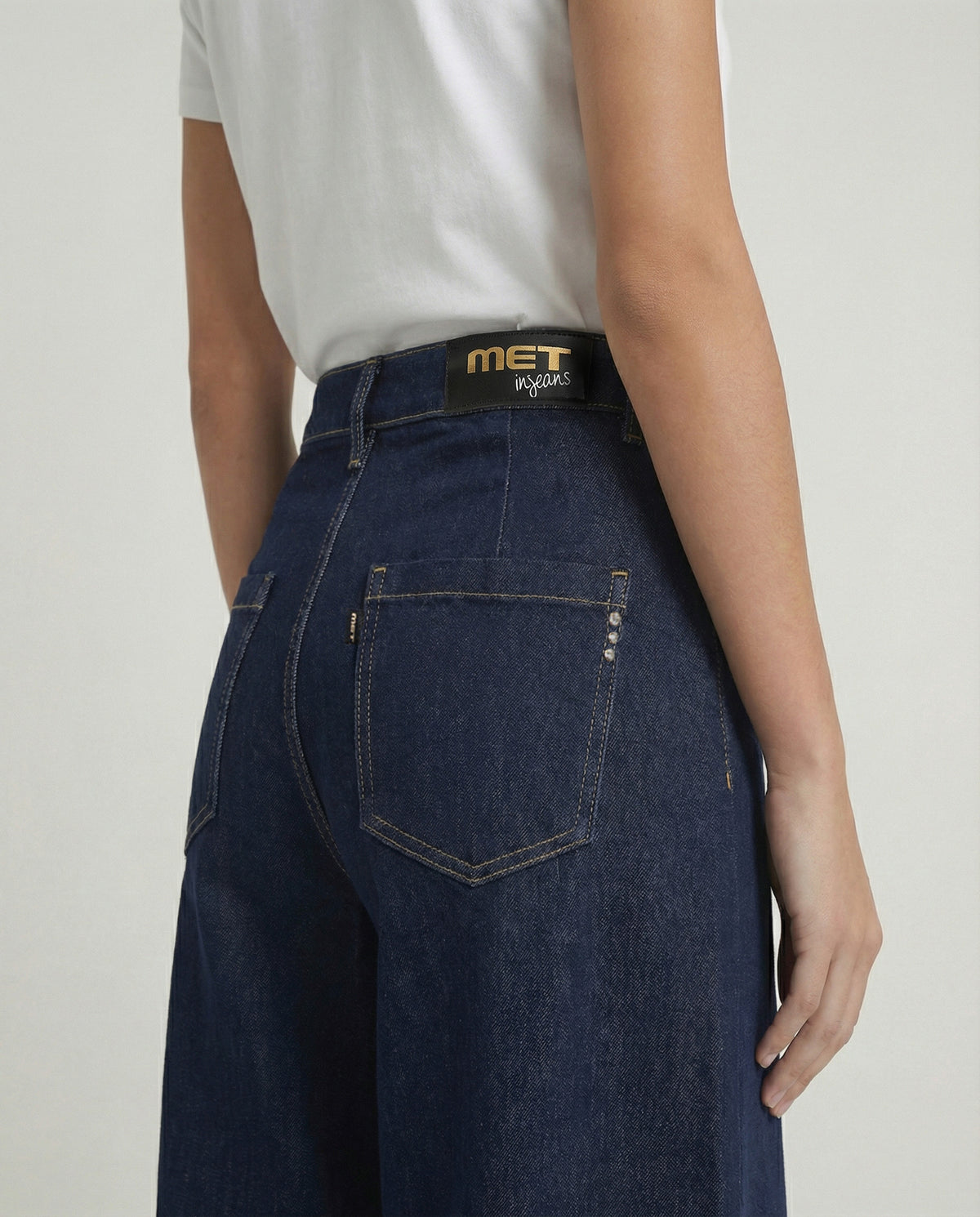 Jeans palazzo con pinces