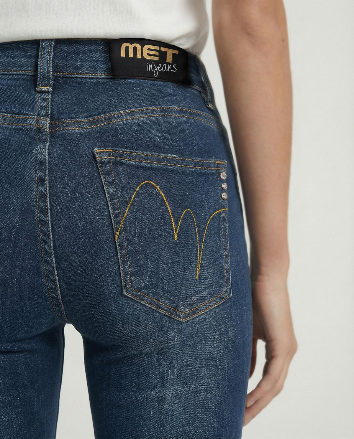 Jeans skinny blu medio con spacchi al fondo