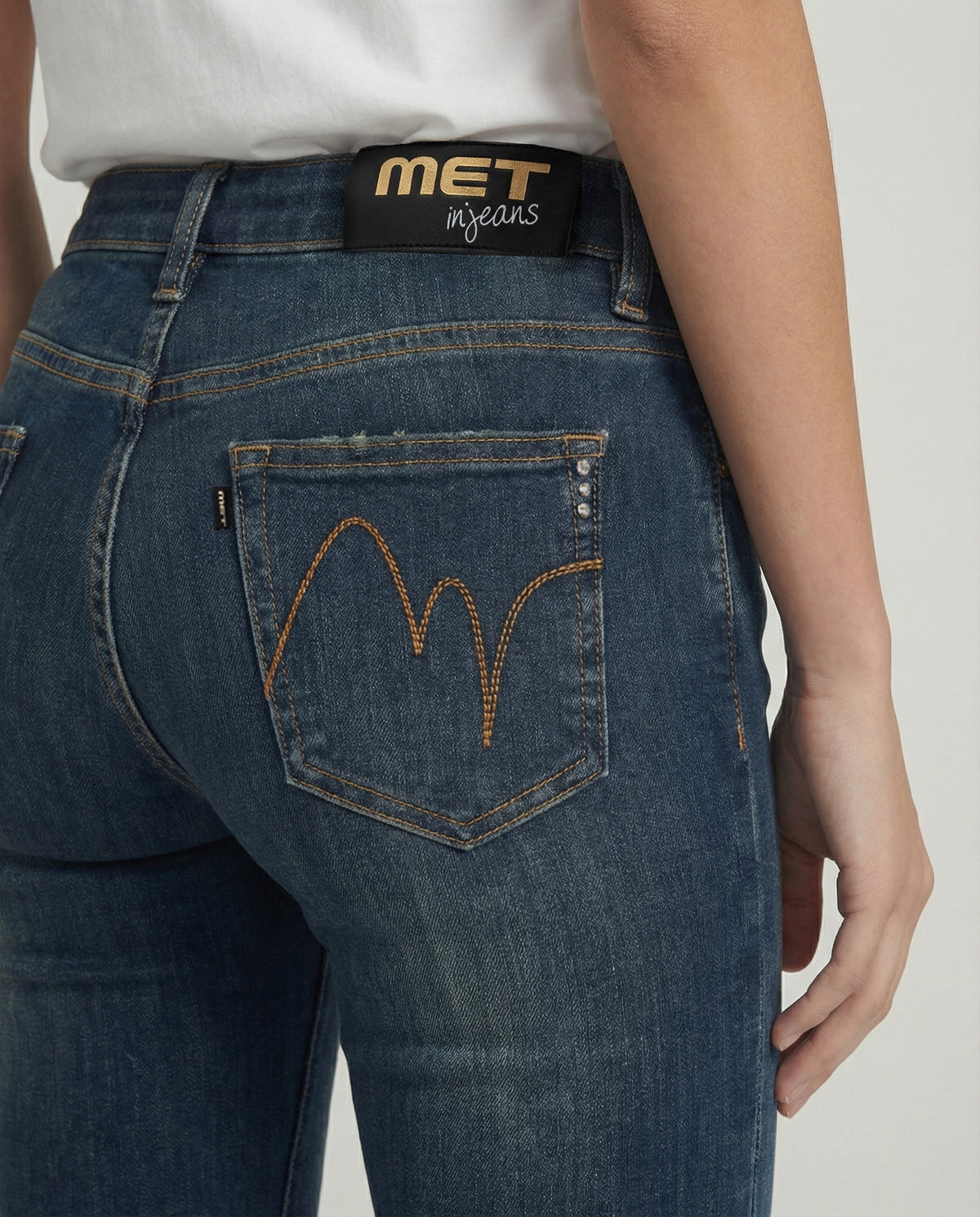 Jeans slim bootcut blu medio effetto used