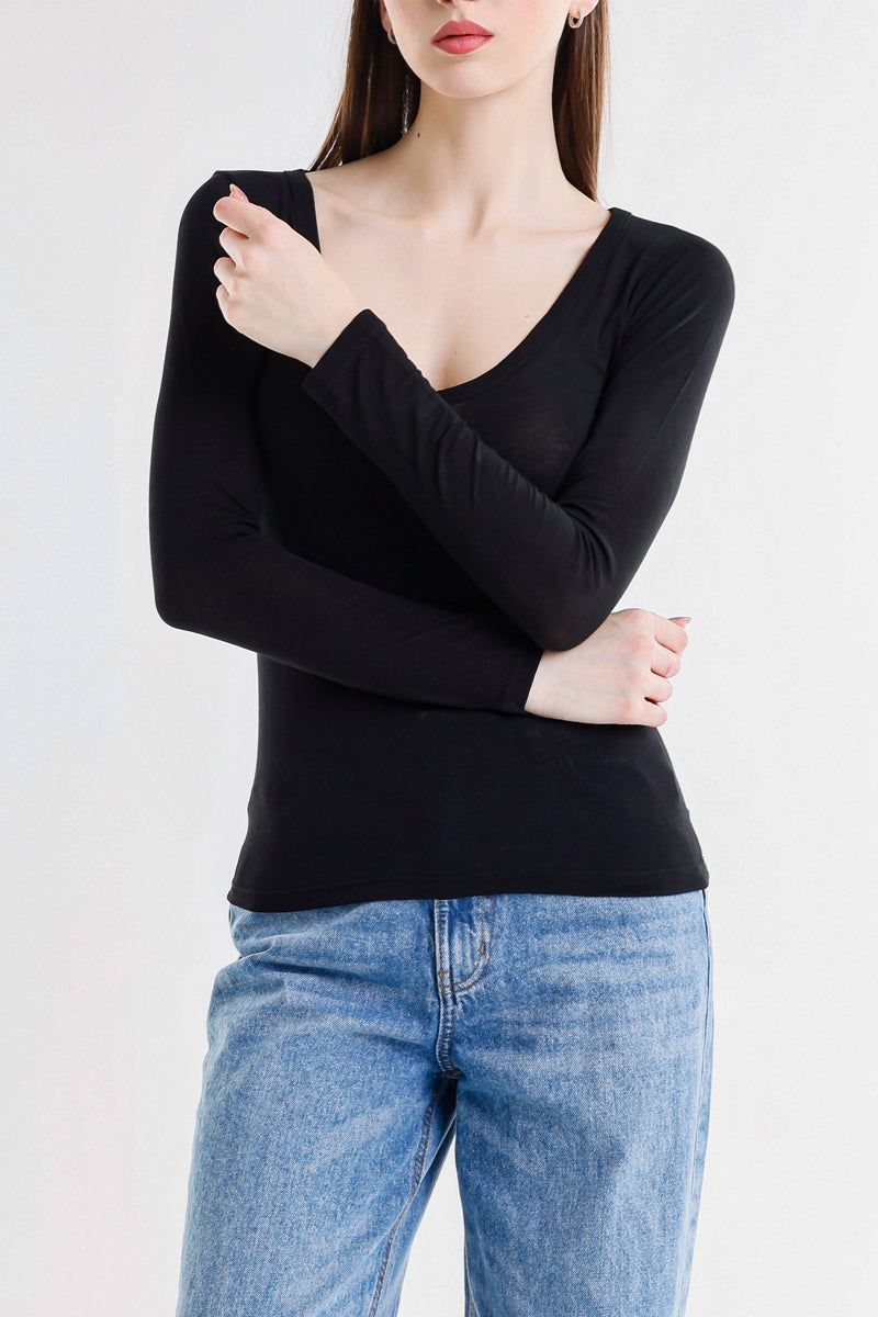 T-SHIRT SCOLLO A V LOGO STRASS