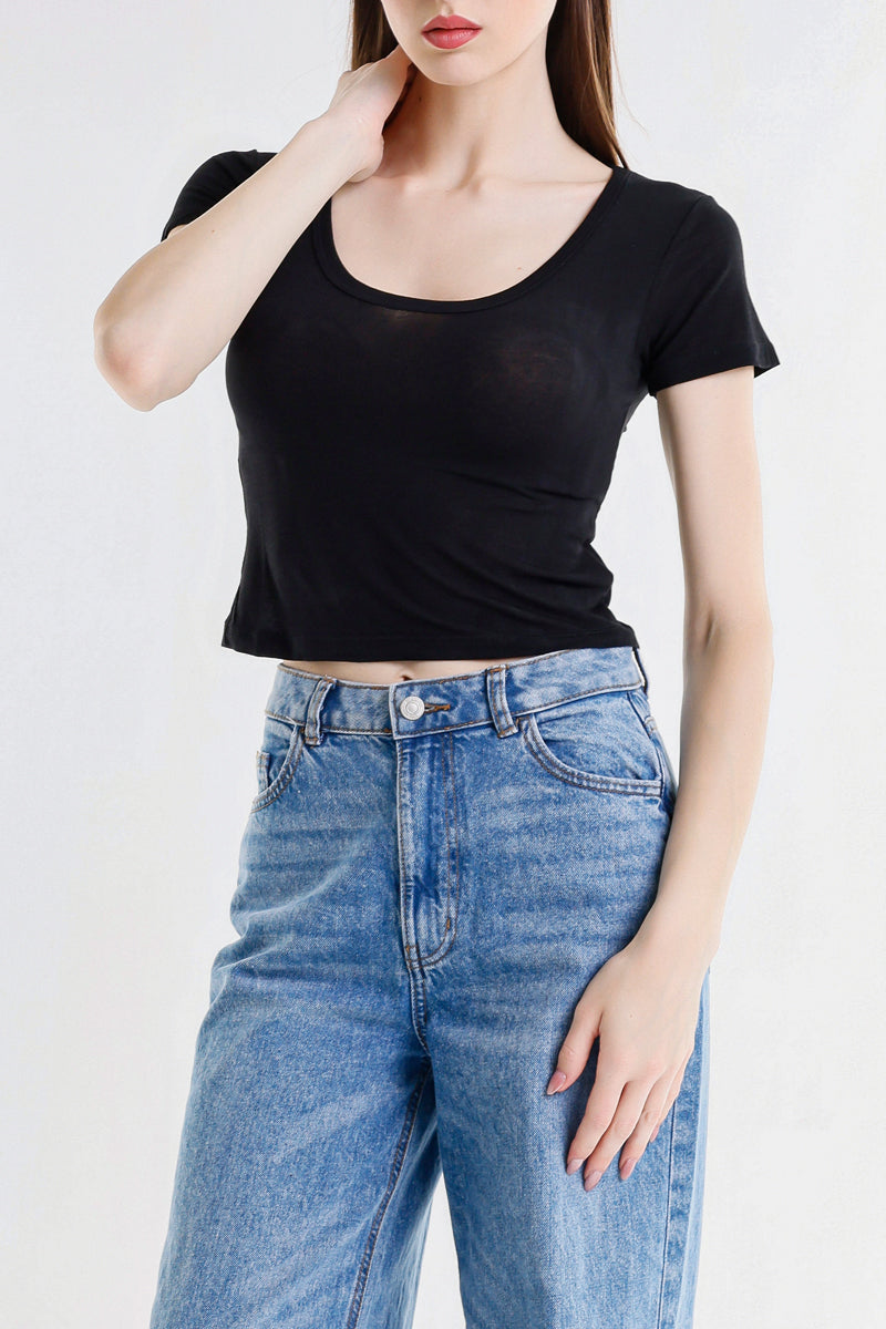 T-SHIRT SCOLLO MADONNA
