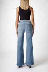REGULAR WAIST WIDE LEG JEANS MEDIUM WASH