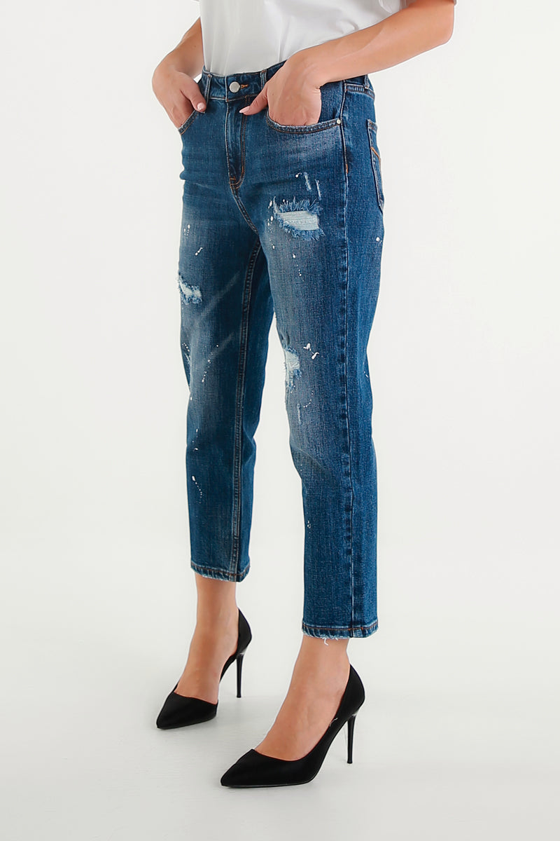 Jeans cropped blu con effetto used e dettagli paint